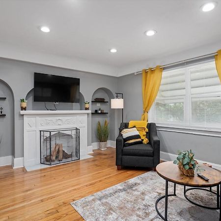 Modern & Cozy East Side Gem ~ Queen Beds ~ Parking Детройт Экстерьер фото