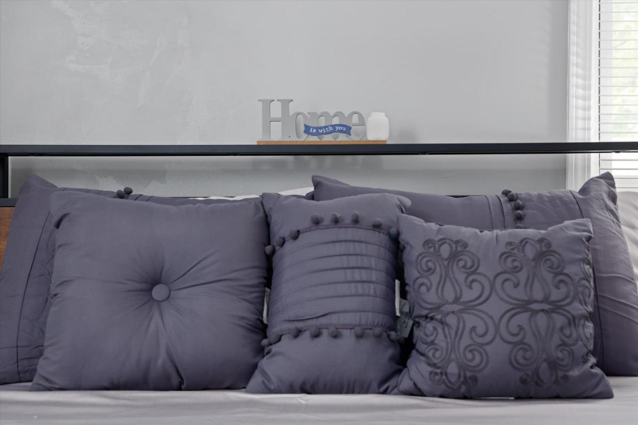 Modern & Cozy East Side Gem ~ Queen Beds ~ Parking Детройт Экстерьер фото